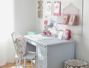 grey desk pink features